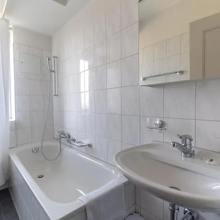 Apartment Very Spacious With Balcony - Parkview 2 *