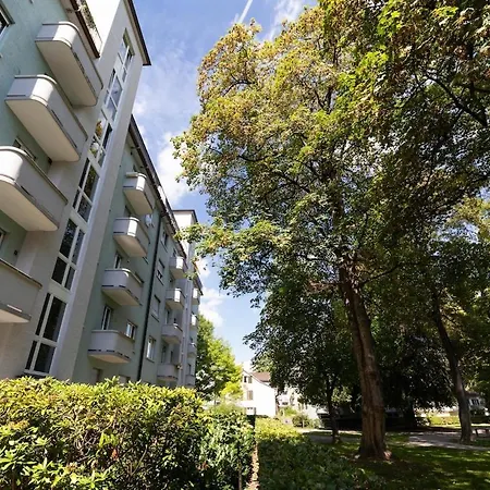 Very Spacious With Balcony - Parkview 2