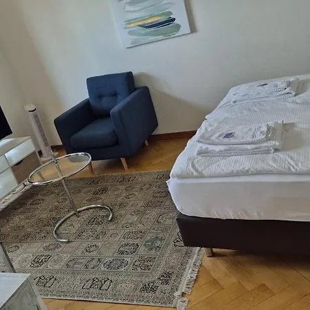 Apartment Very Spacious With Balcony - Parkview 2 *