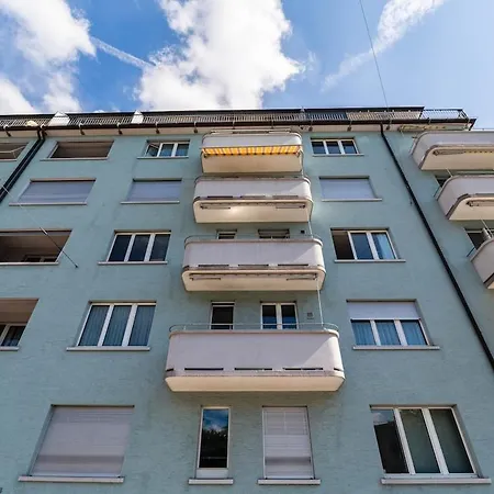 Very Spacious With Balcony - Parkview 2 Appartamento