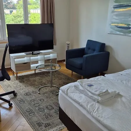 Very Spacious With Balcony - Parkview 2 Zurich