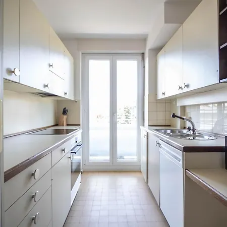 Very Spacious With Balcony - Parkview 2 شقة