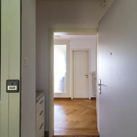 Very Spacious With Balcony - Parkview 2 Цюрих