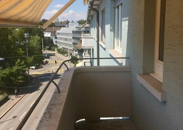 Very Spacious With Balcony - Parkview 2 Zurich